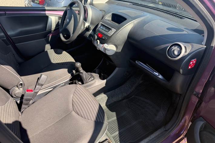 Lilla Peugeot 107 fra 2013