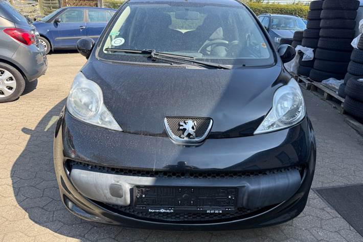 Sort Peugeot 107 fra 2006