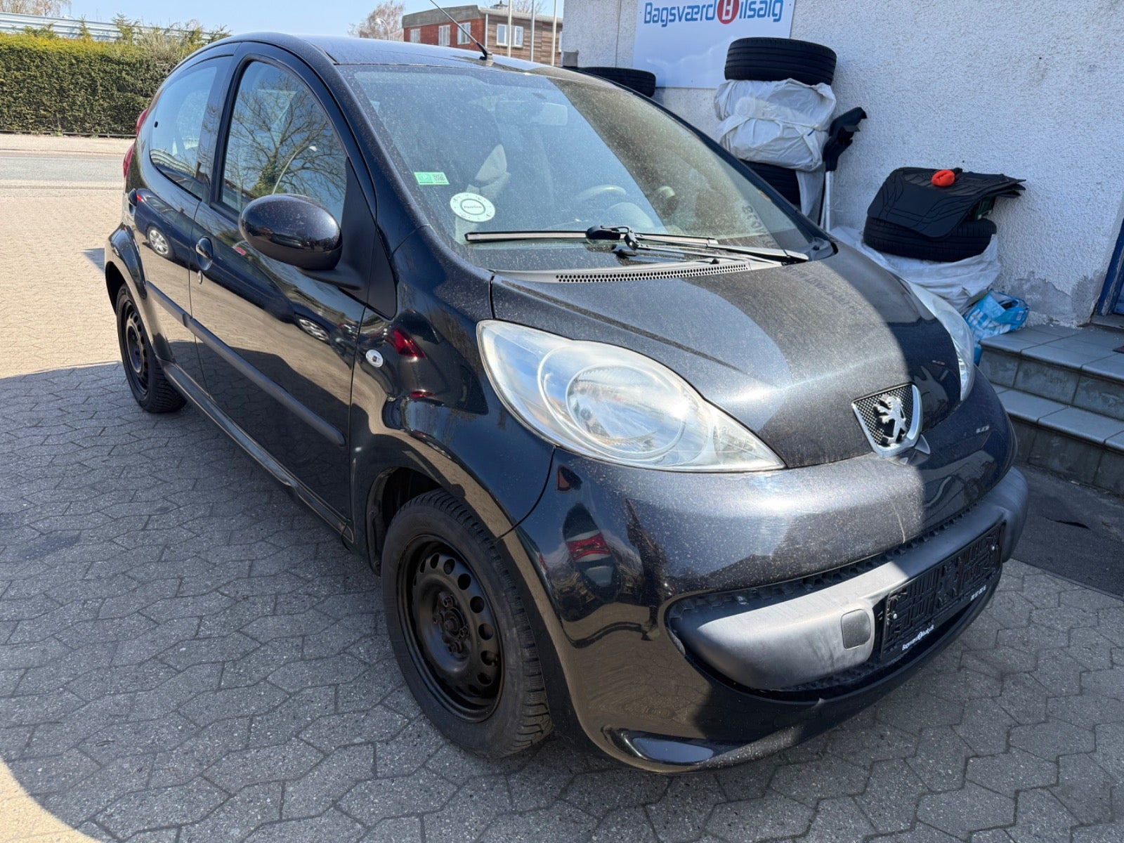 Sort Peugeot 107 fra 2006