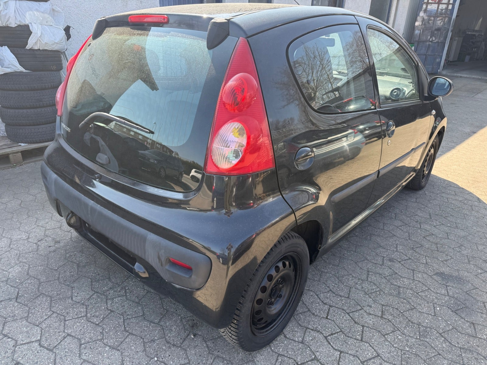 Sort Peugeot 107 fra 2006