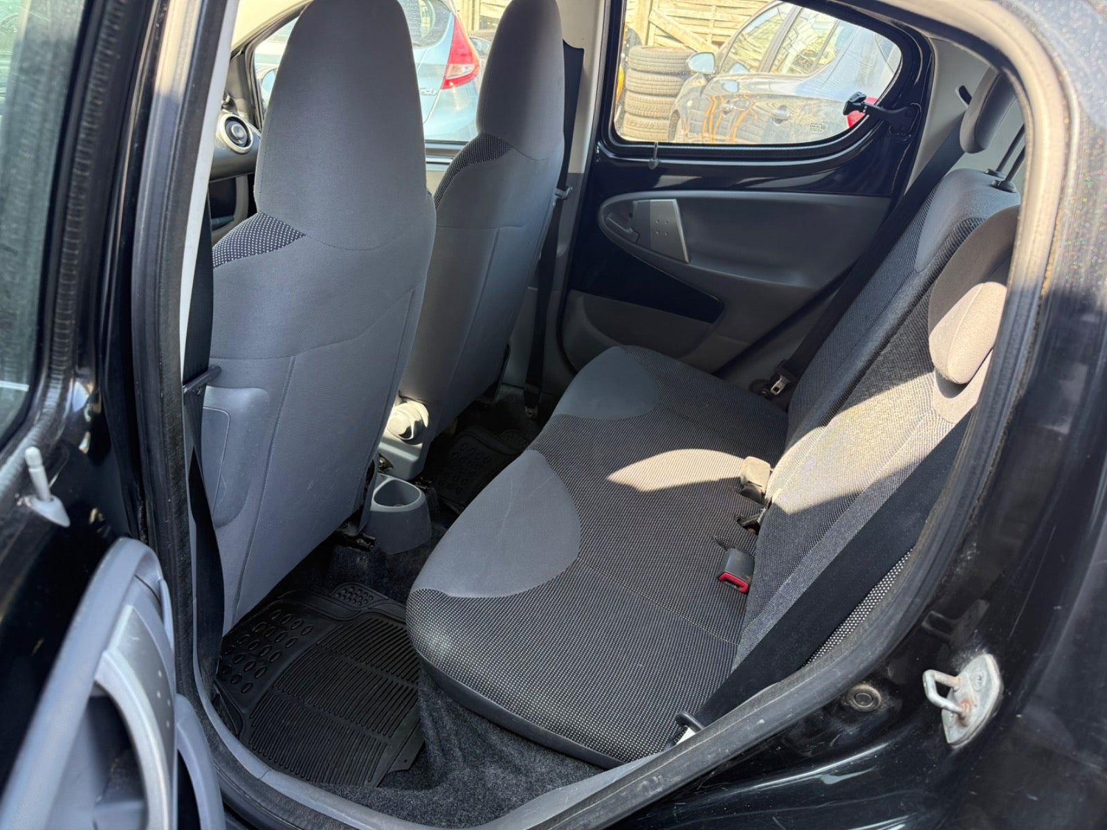 Sort Peugeot 107 fra 2006