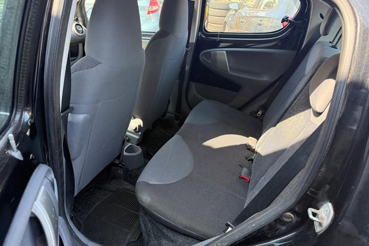 Sort Peugeot 107 fra 2006