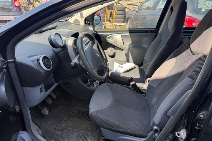 Sort Peugeot 107 fra 2006