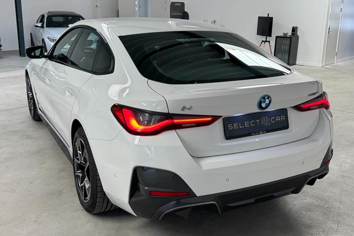 Hvid BMW i4 fra 2024