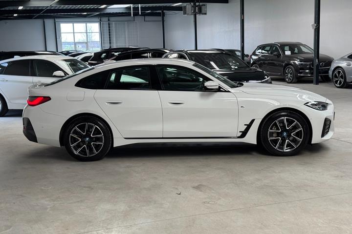 Hvid BMW i4 fra 2024