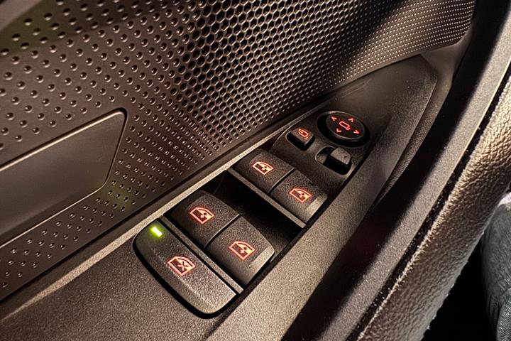 Hvid BMW i4 fra 2024