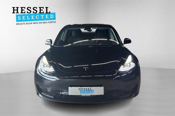 Sort Tesla Model 3 fra 2022