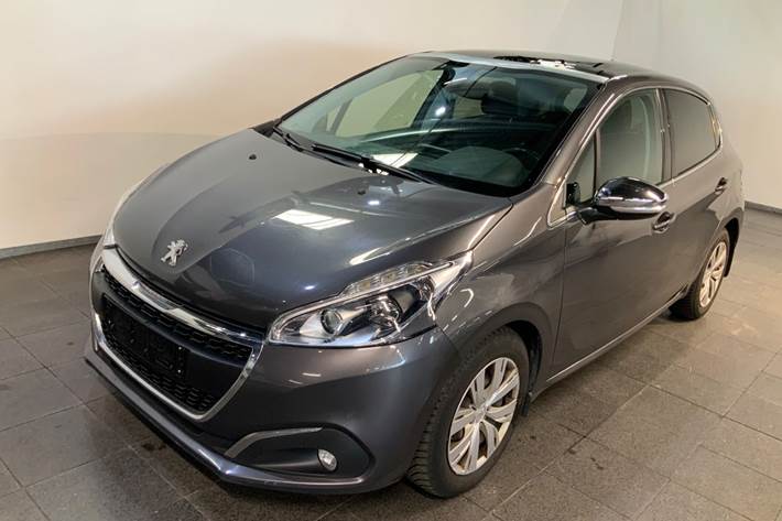 Grå Peugeot 208 fra 2018 set udefra