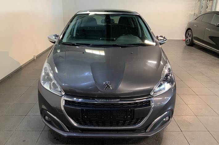 Grå Peugeot 208 fra 2018