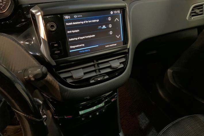 Grå Peugeot 208 fra 2018