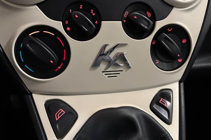 Rød Ford Ka fra 2012