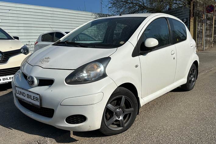 Hvid Toyota Aygo fra 2011