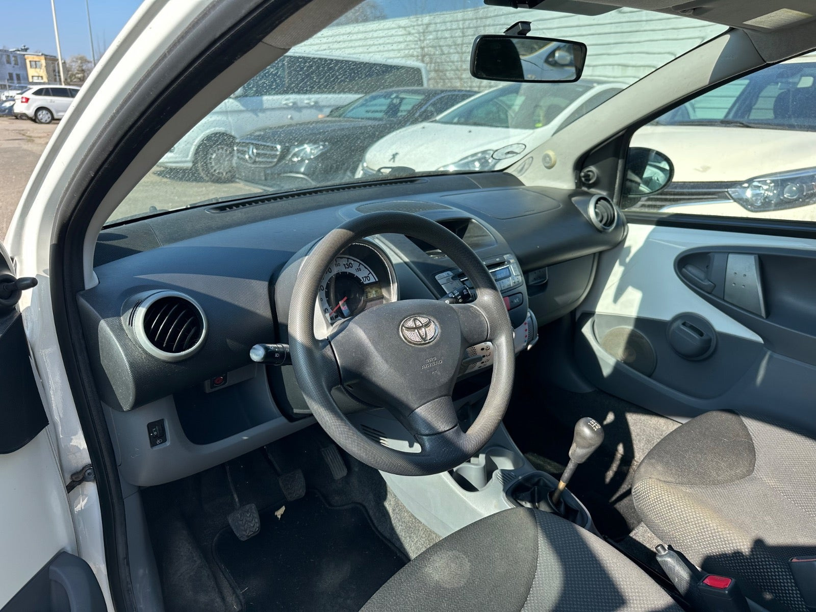 Hvid Toyota Aygo fra 2011