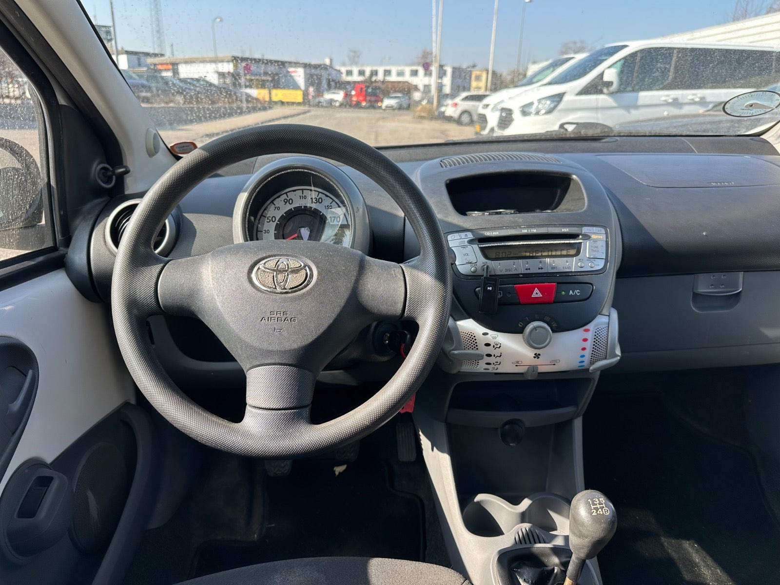 Hvid Toyota Aygo fra 2011