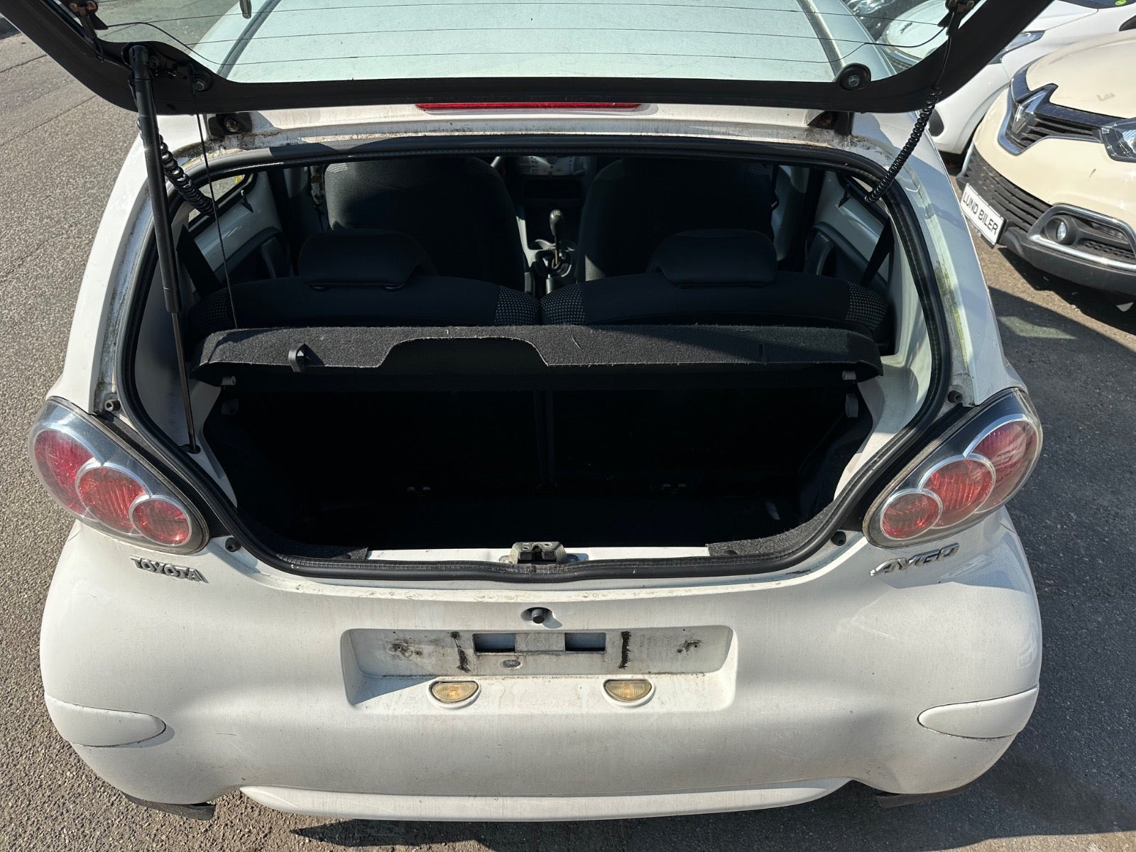 Hvid Toyota Aygo fra 2011