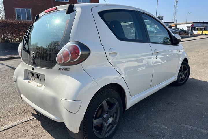 Hvid Toyota Aygo fra 2011