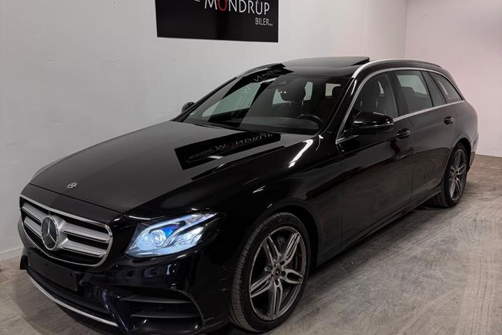 Sort Mercedes E400 fra 2017 set udefra
