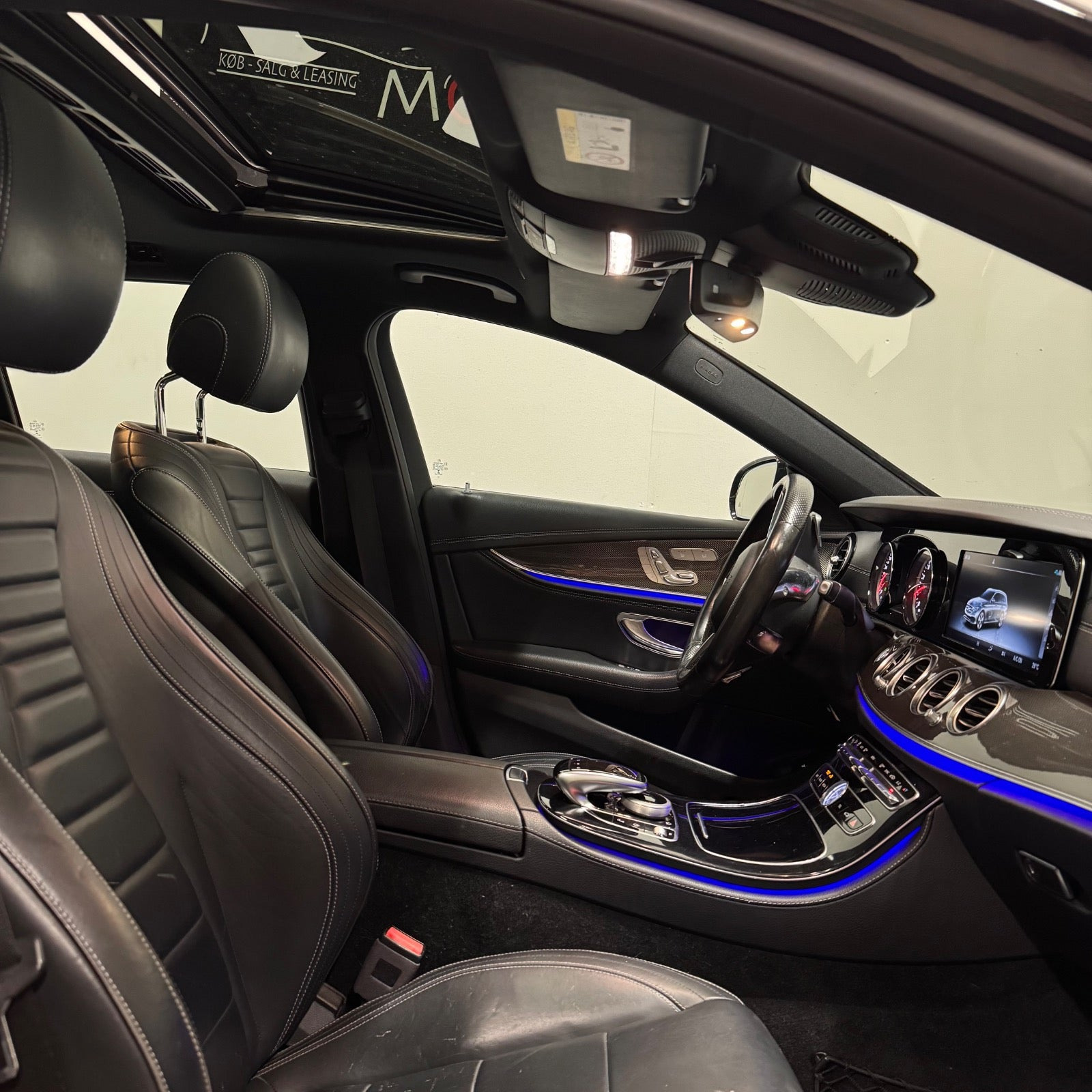 Sort Mercedes E400 fra 2017 set indefra