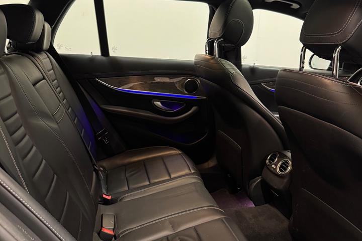 Sort Mercedes E400 fra 2017 set indefra