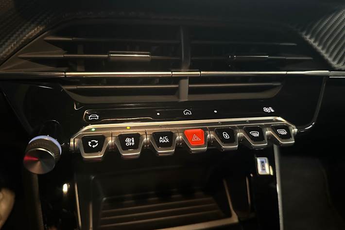 Sort Peugeot e-2008 fra 2025