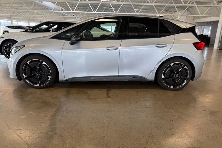 Sølv Cupra Born fra 2025