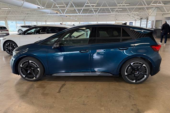 Blå Cupra Born fra 2025