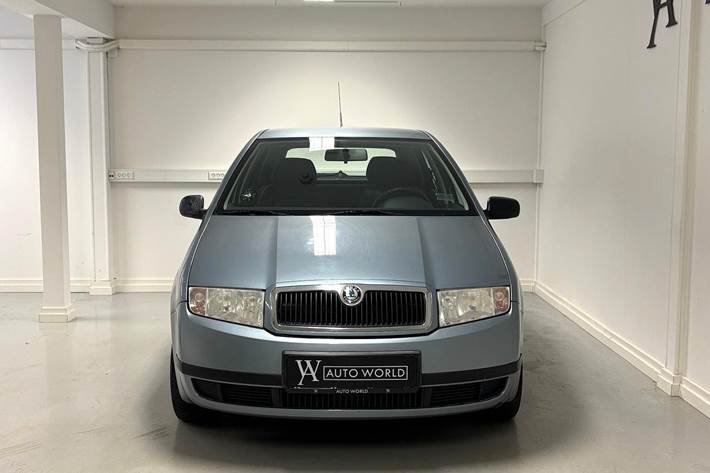 Blå Skoda Fabia fra 2002