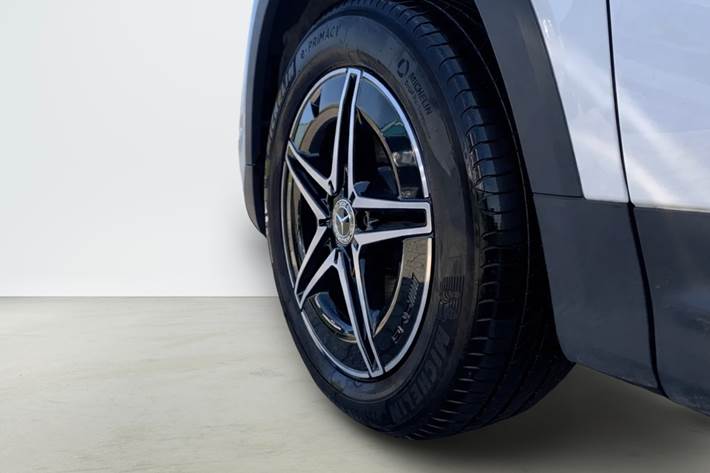 Hvid Mercedes EQB250+ fra 2025