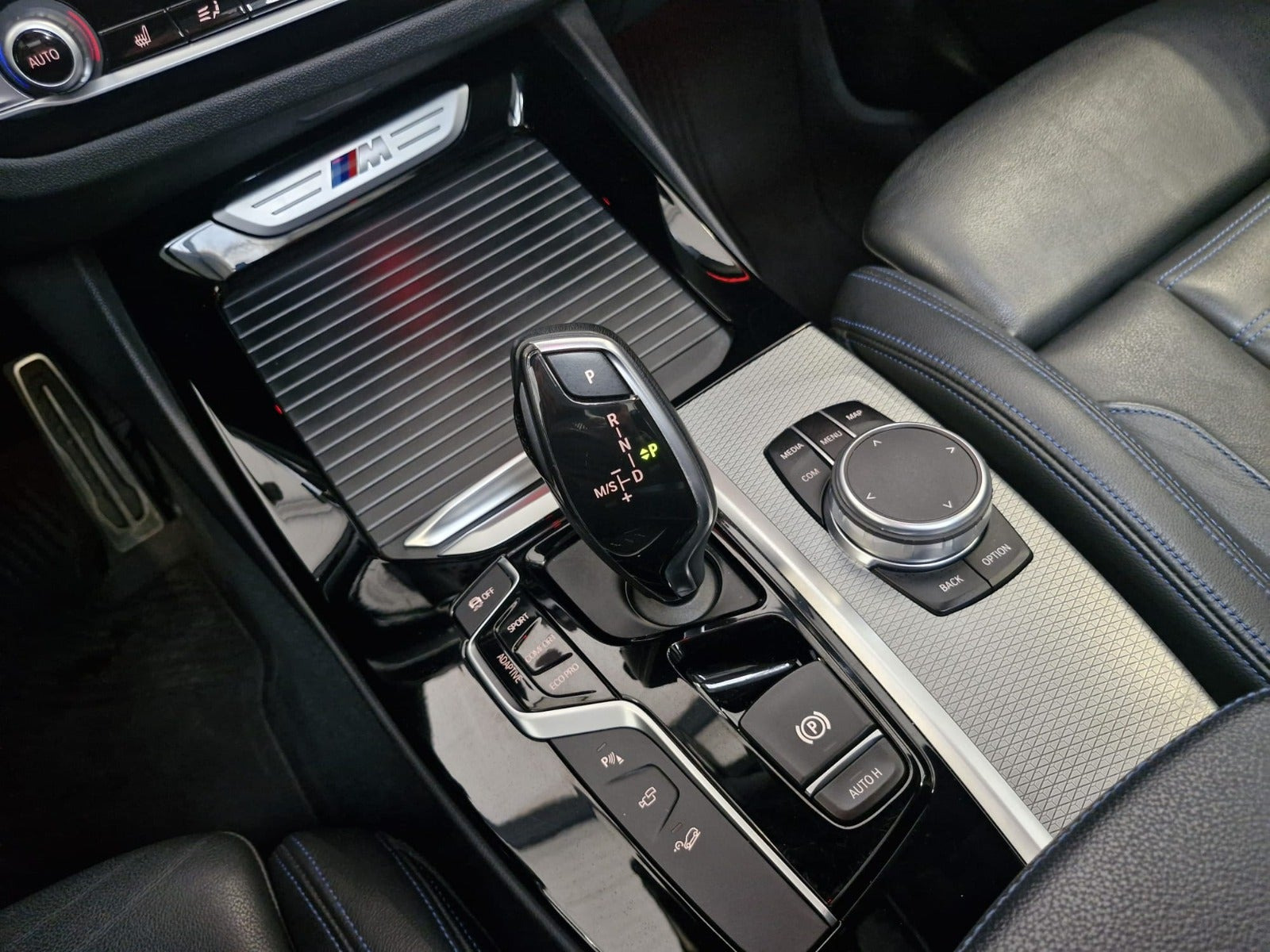 Blå BMW X3 fra 2019