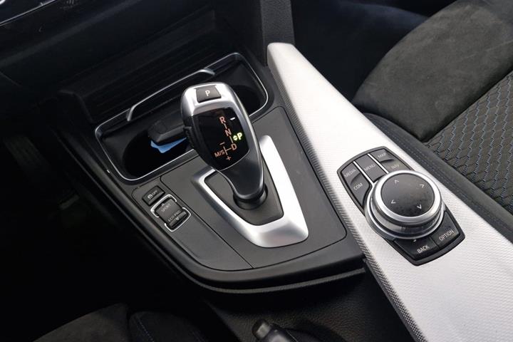 Grå BMW 420i fra 2019
