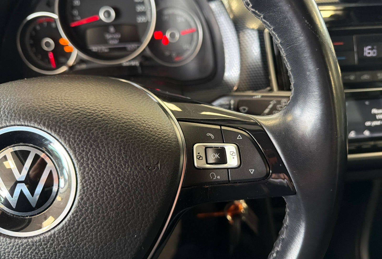 Grå VW UP! fra 2022