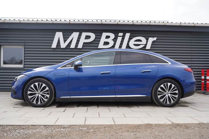 Blå Mercedes EQE350+ fra 2022
