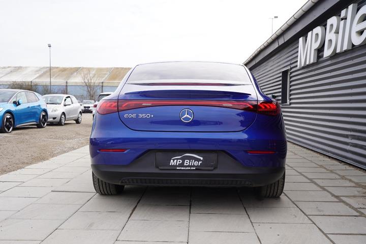 Blå Mercedes EQE350+ fra 2022