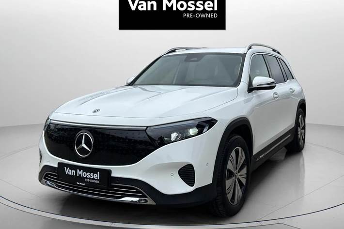 Hvid Mercedes EQB300 fra 2025 set udefra