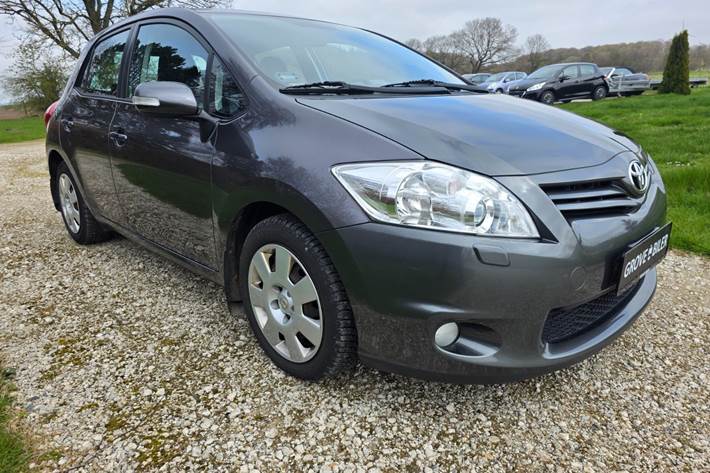 undefined Toyota Auris fra 2010 set udefra