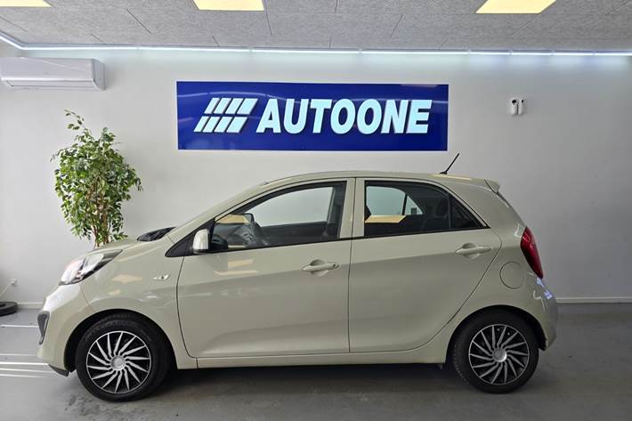 Beige Kia Picanto fra 2014