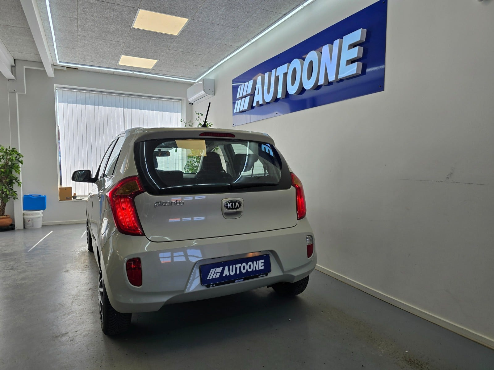 Beige Kia Picanto fra 2014