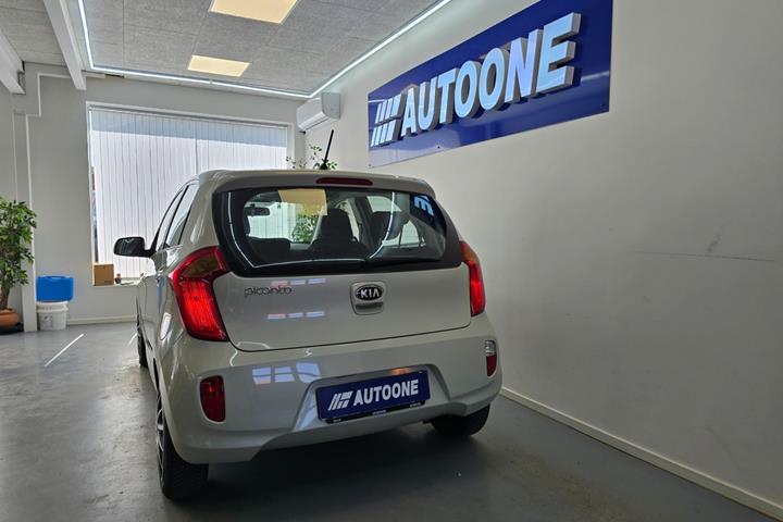 Beige Kia Picanto fra 2014