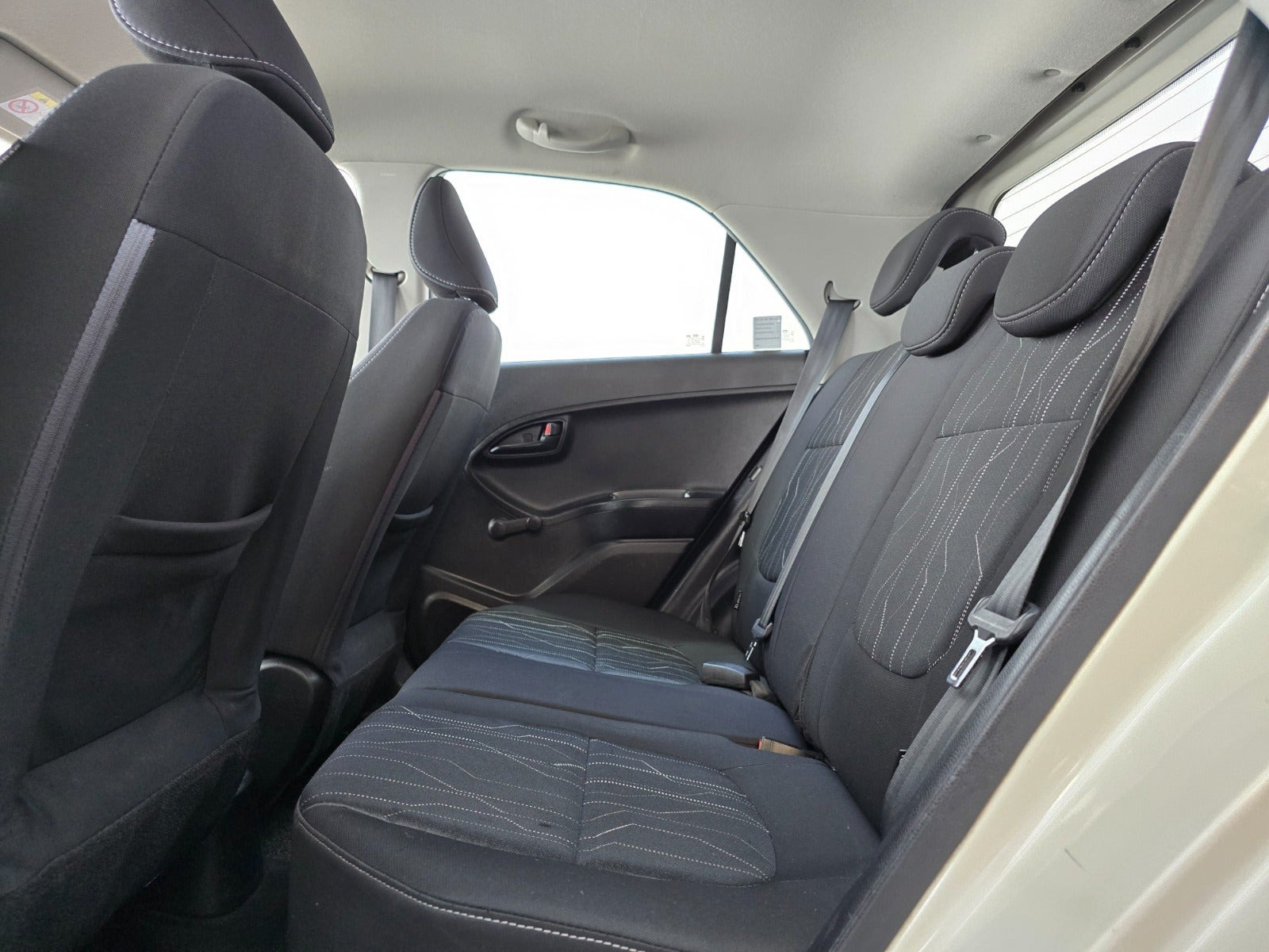 Beige Kia Picanto fra 2014