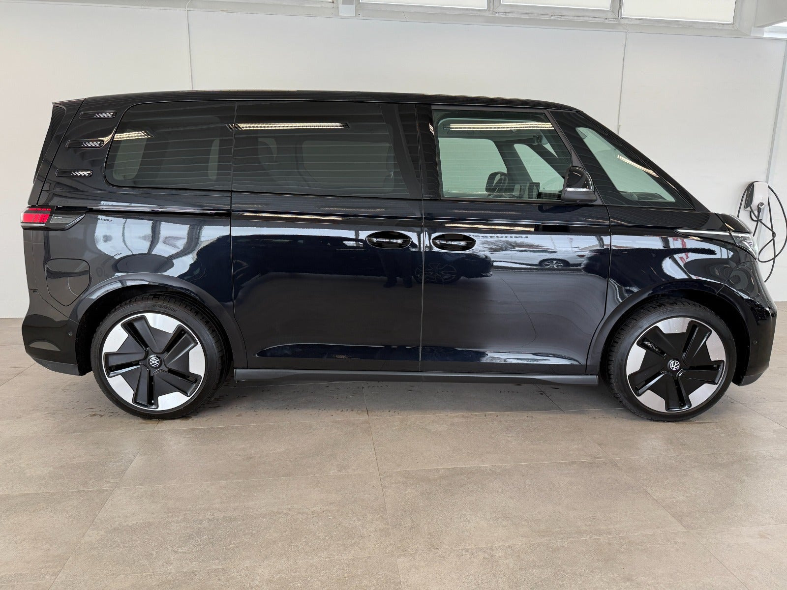 Sort VW ID.Buzz fra 2024