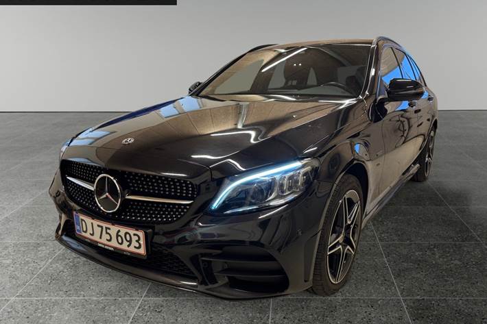 Sort Mercedes C300 de fra 2021 set udefra
