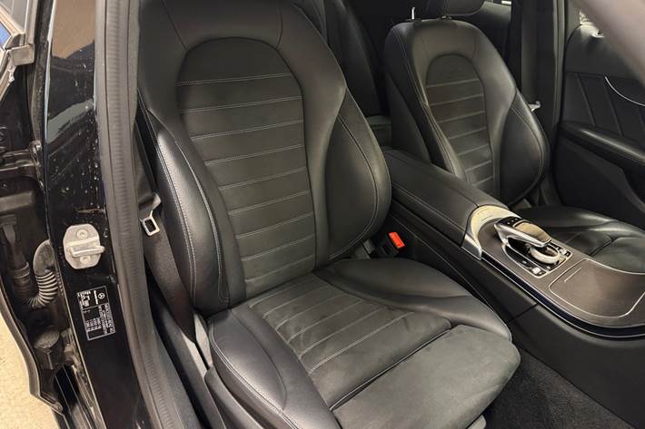 Sort Mercedes C300 de fra 2021