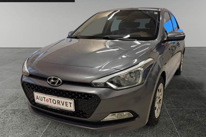 Blå Hyundai i20 fra 2016 set udefra