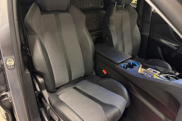 Sølv Peugeot 3008 fra 2021