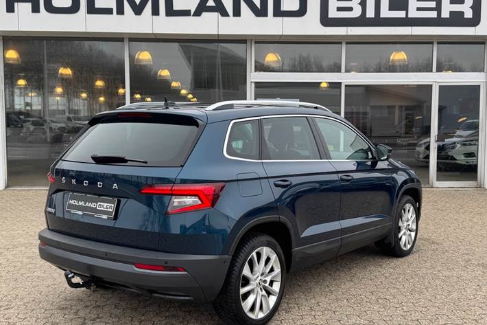 Blå Skoda Karoq fra 2021