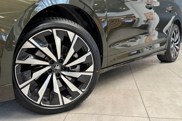 Grøn Skoda Enyaq fra 2026