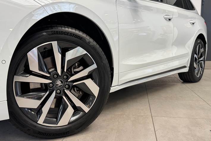 Hvid Skoda Enyaq fra 2026