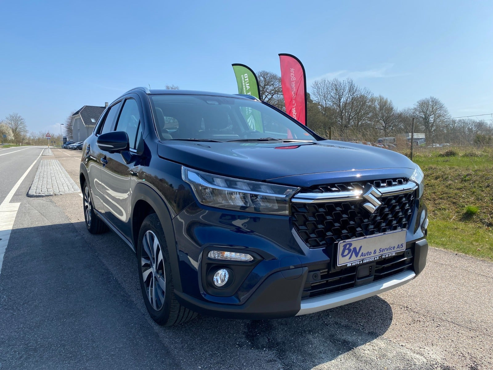 Blå Suzuki S-Cross fra 2022 set udefra
