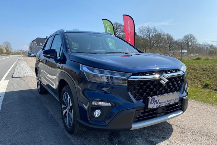 Blå Suzuki S-Cross fra 2022 set udefra