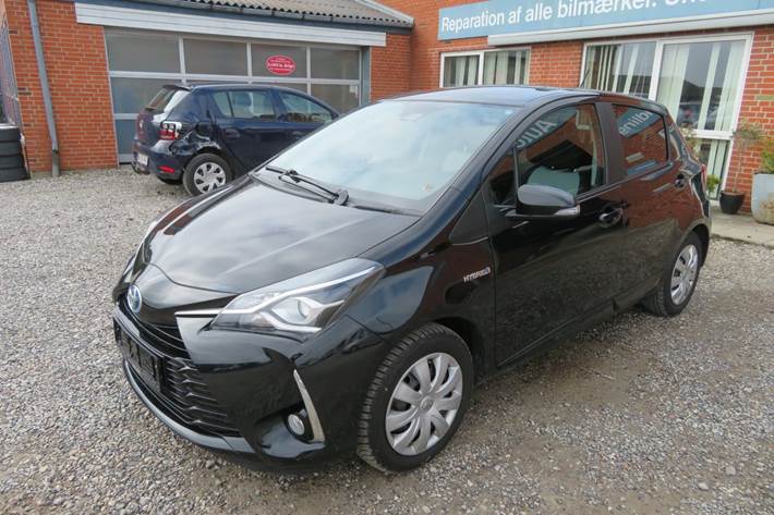 Sort Toyota Yaris fra 2017 set udefra